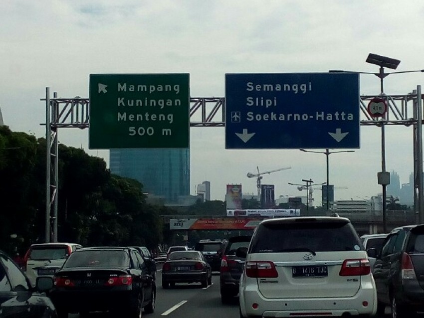 16Lalu lintas di Jakarta.jpg.jpg